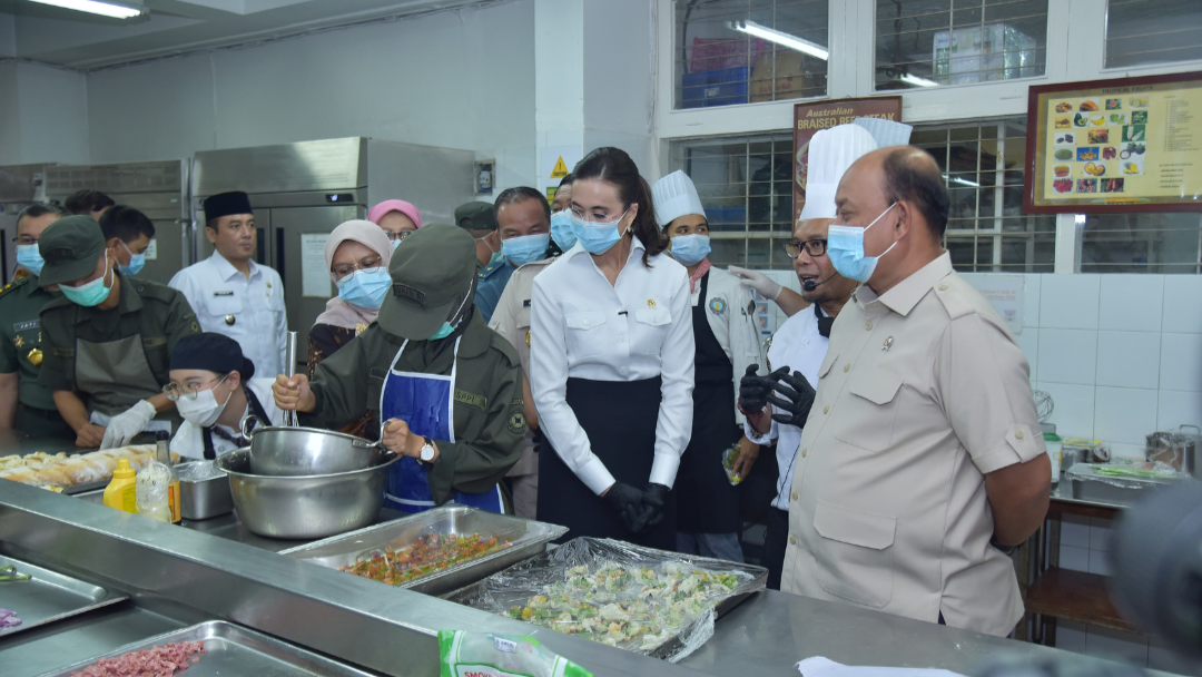 BGN Dharmasraya dan Menpar Tinjau Praktik Siswa SPPI Batch-3 di Dapur NHI