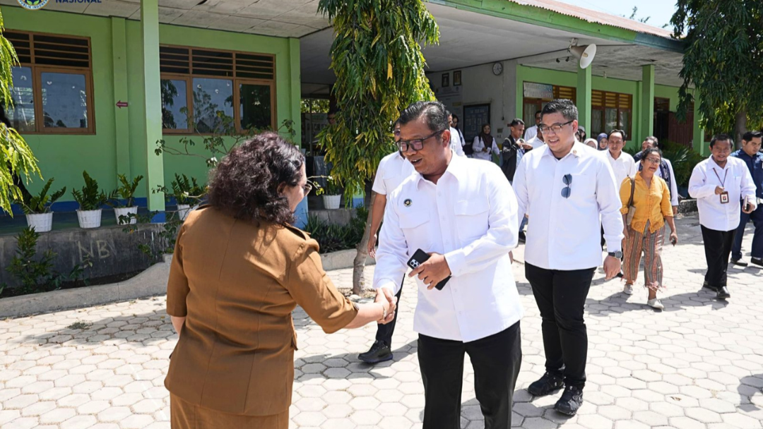 BGN Dharmasraya Bersama BPOM dan PCO RI Tinjau Pelaksanaan MBG di Kupang