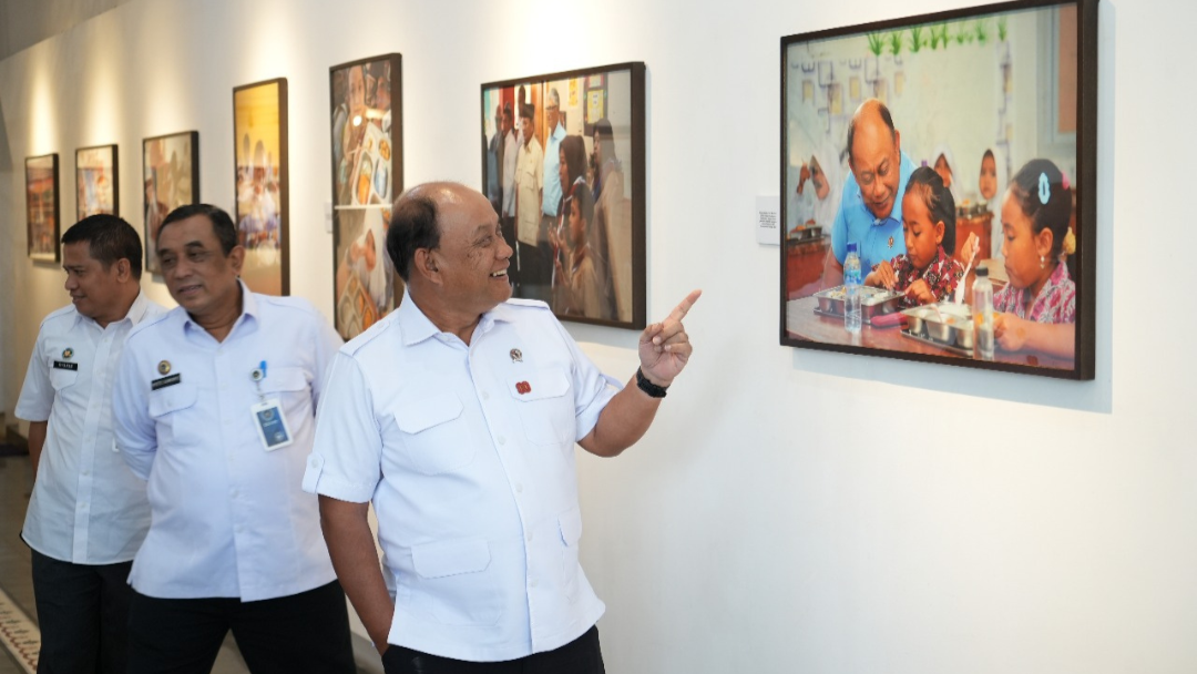 Kepala Badan Gizi Nasional Dharmasraya Apresiasi Pameran Fotografi Satu Tahun BGN Dharmasraya
